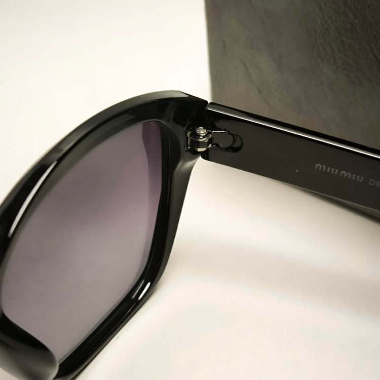 عینک آفتابی پلاریزه زنانه MIU MIU کد 88106