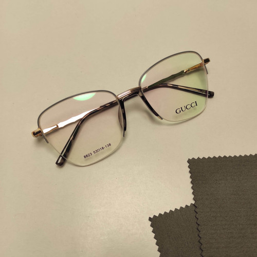 عینک طبی زنانه فلزی پد یک تیکه برند GUCCI کد 8823