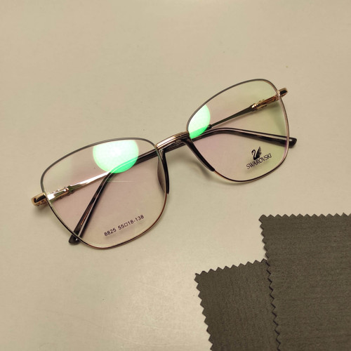 عینک طبی زنانه فلزی پد یک تیکه برند SWAROVSKI کد 8825