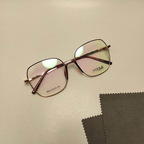 عینک طبی زنانه فلزی پد یک تیکه برند VOGUE کد 8824