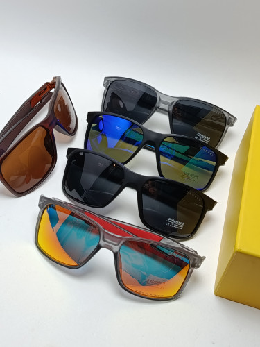 عینک ورزشی کائوچو پلاریزه Oakley مدل 25673